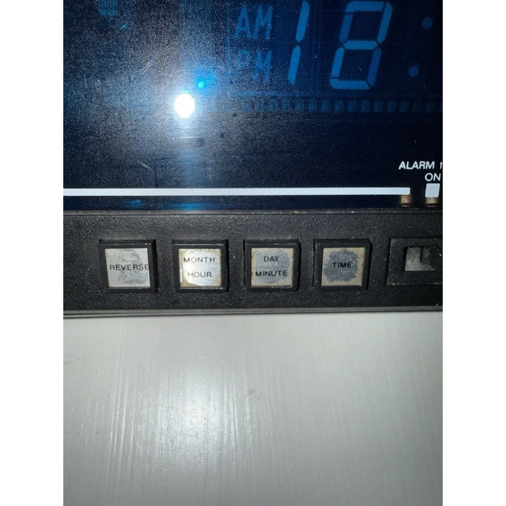 Vintage 1970s Bulova Solid‎ State Digital Alarm Desk Clock Black B5021 READ